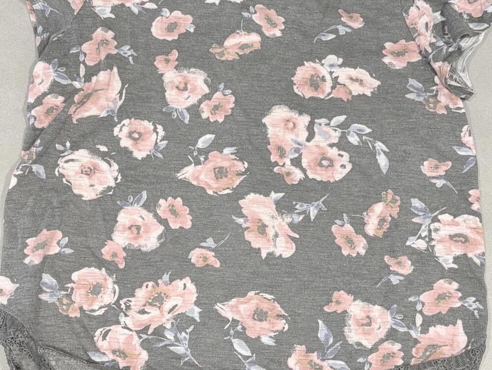 LC Lauren Conrad Gray Floral Print Short Sleeve Top with Lace Hem and Back Tie - Picture 8 of 11